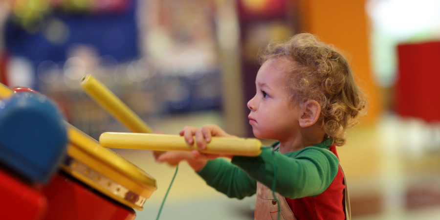 Trommeln lernen für Kinder im Alter von 4 bis 6 Jahren
